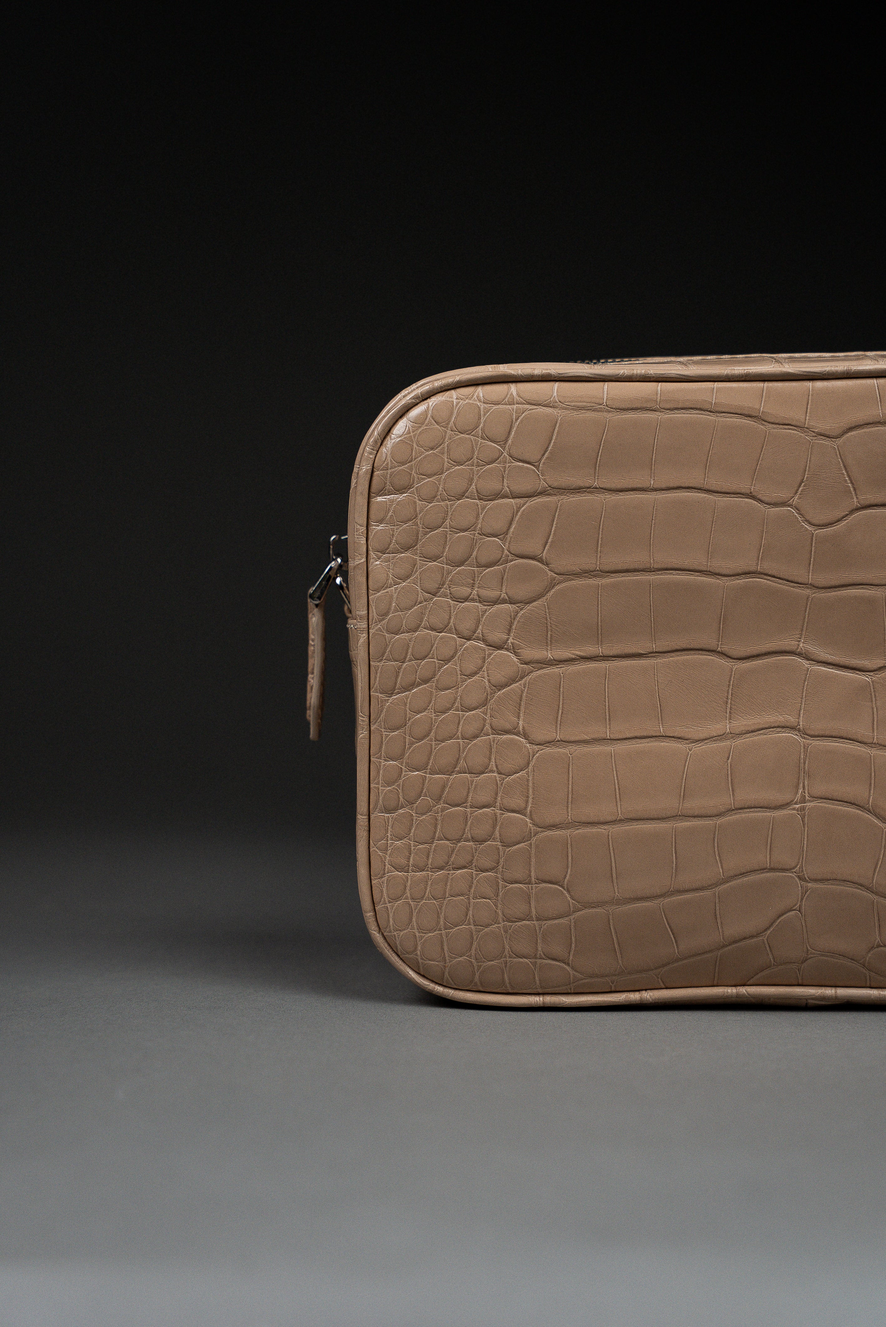 Cross-body Bag in Glazed Crocodile