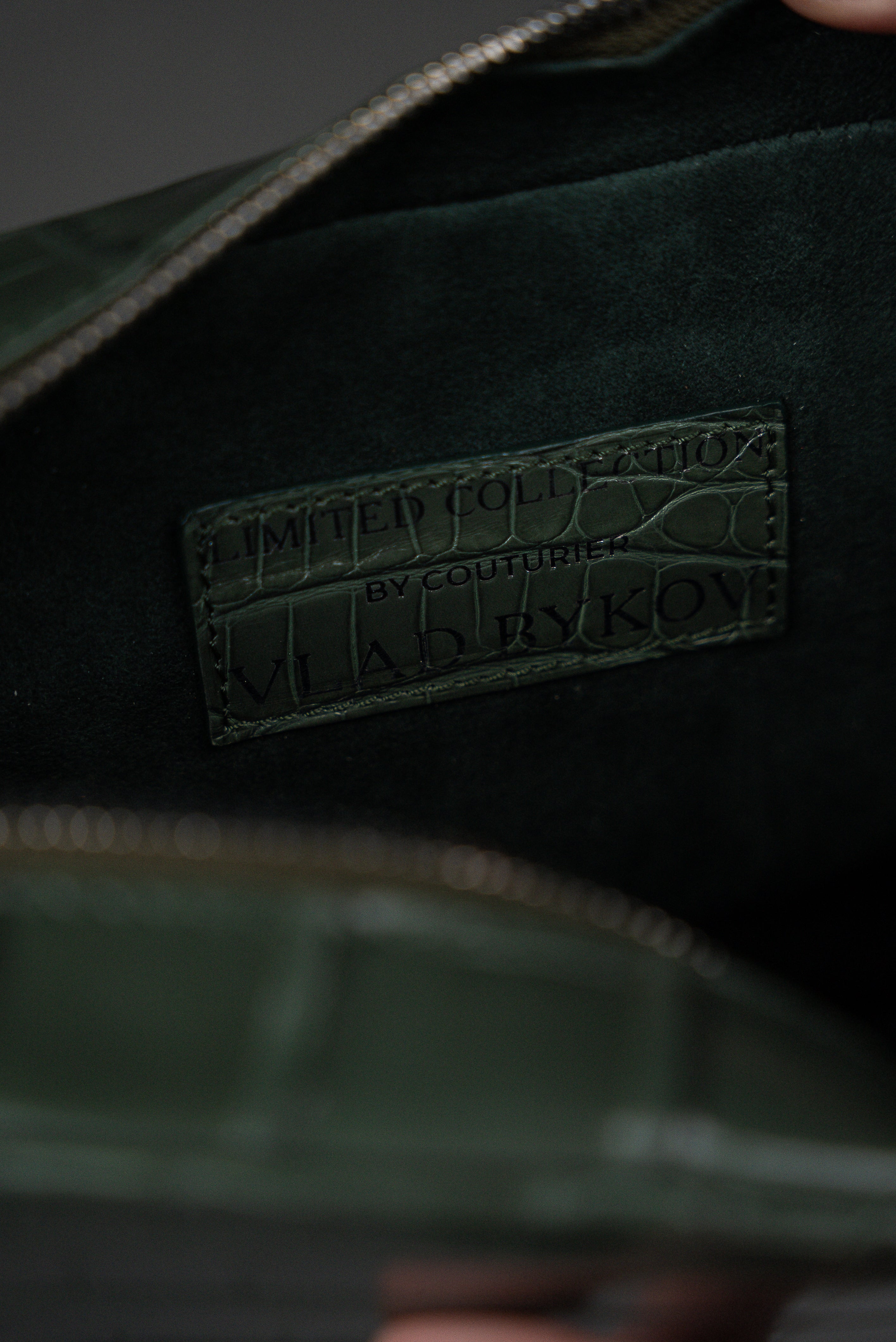 Cross-body Bag in Glazed Crocodile