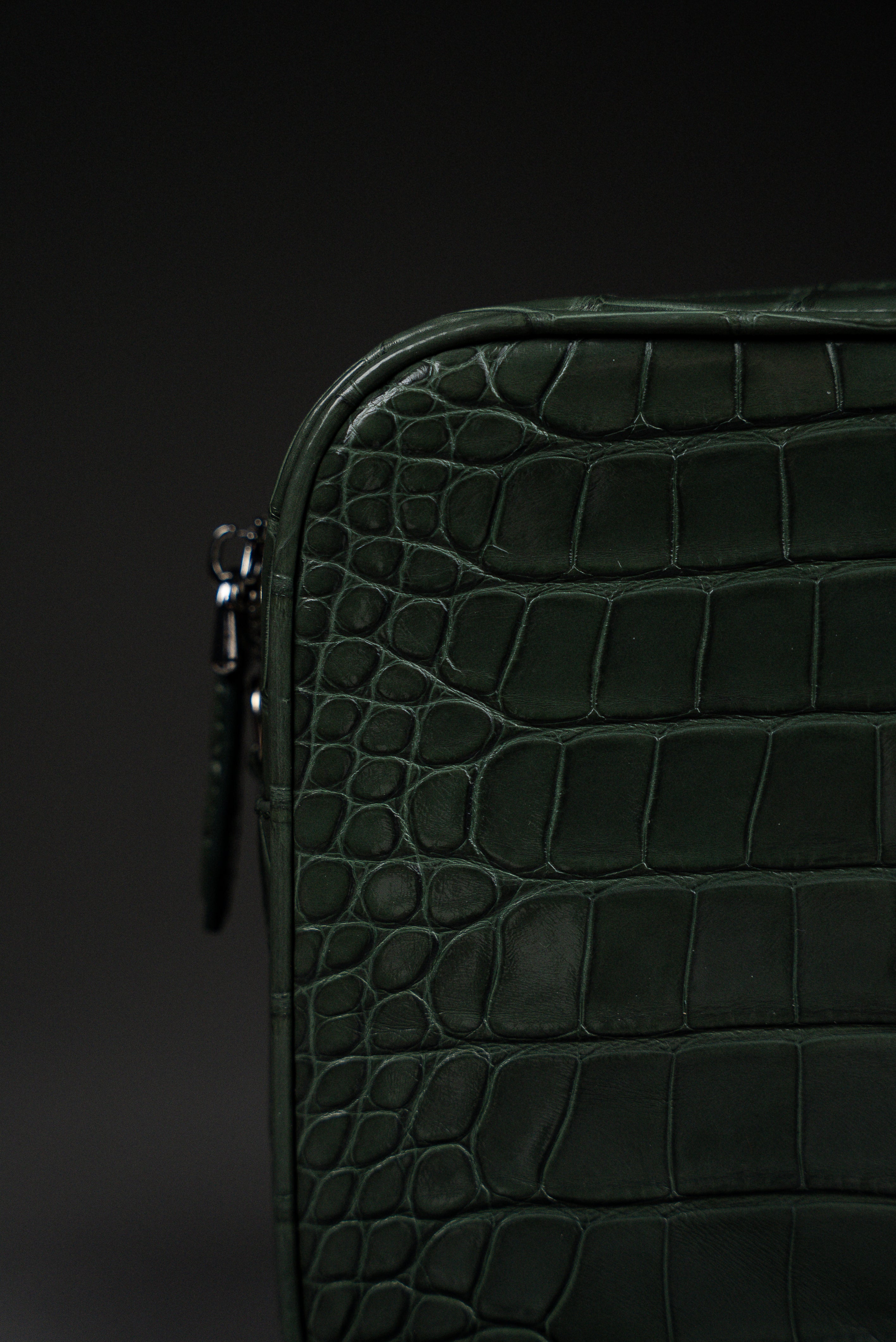 Cross-body Bag in Glazed Crocodile